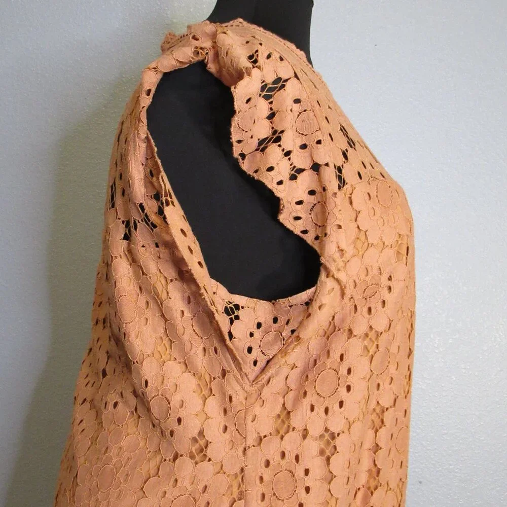 Lace Dress - Picture 7 of 7